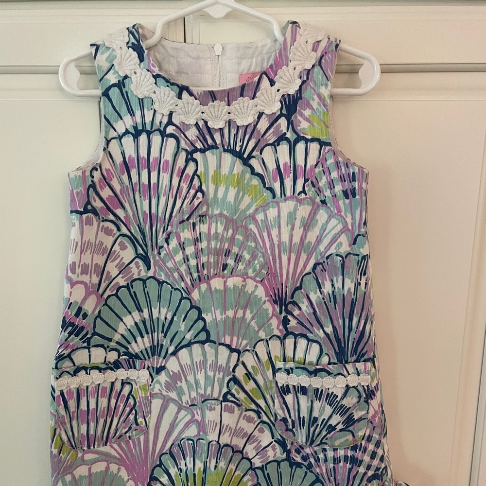 Girls size 4 little Lilly classic shift dress